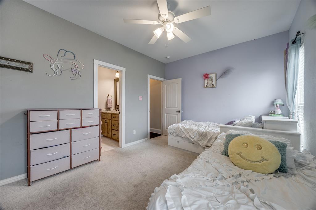 1462 Durham Road Whitewright, TX 75491 - Photo 28 of 40 a living room with furniture