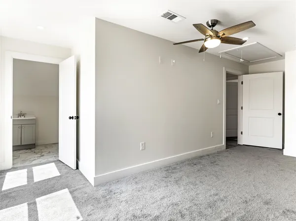 wooden floor in an empty room with a ceiling fan