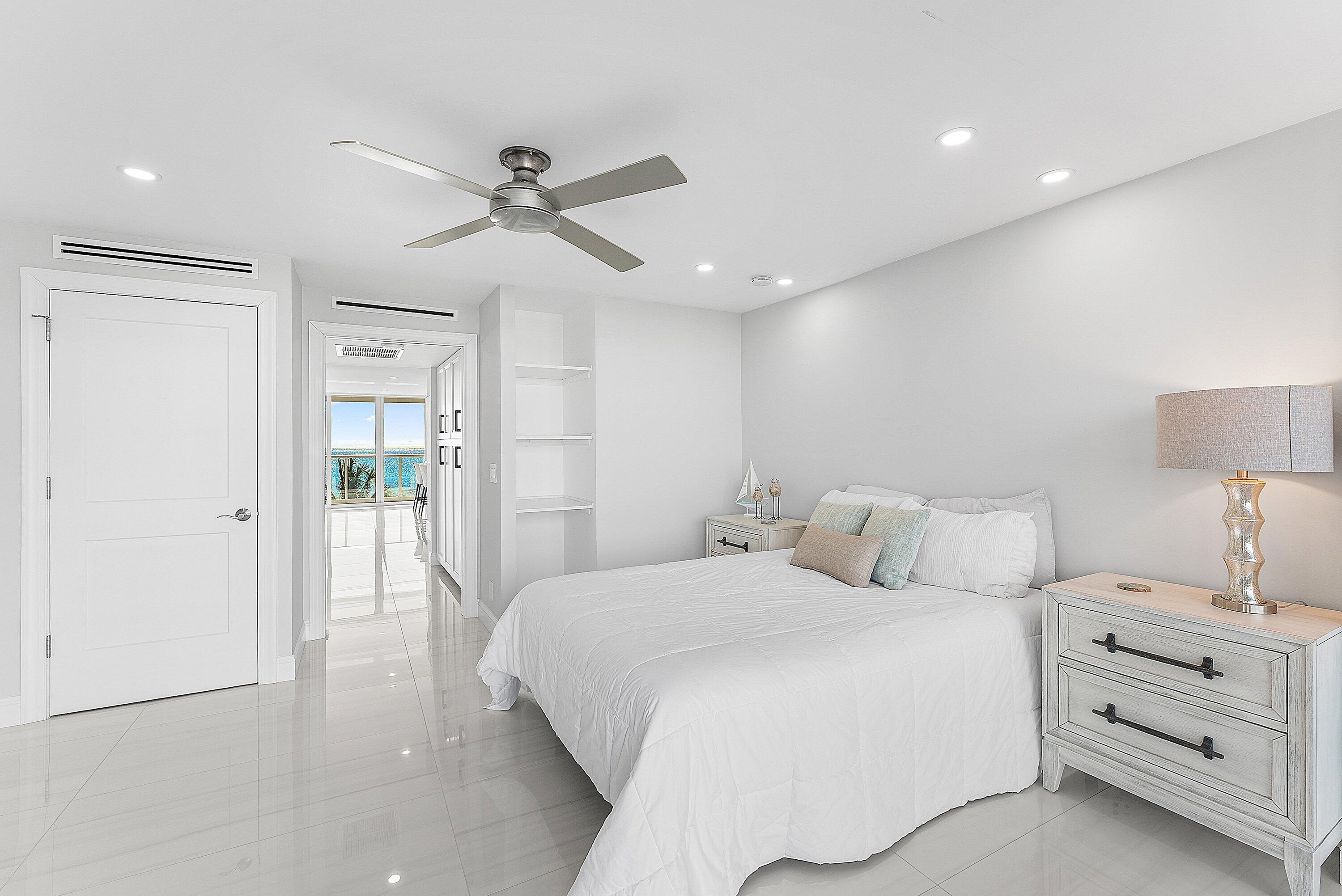 2800 South Ocean Boulevard, Unit 4E Boca Raton, FL 33432 - Photo 30 of 51 a bedroom with a bed and a lamp