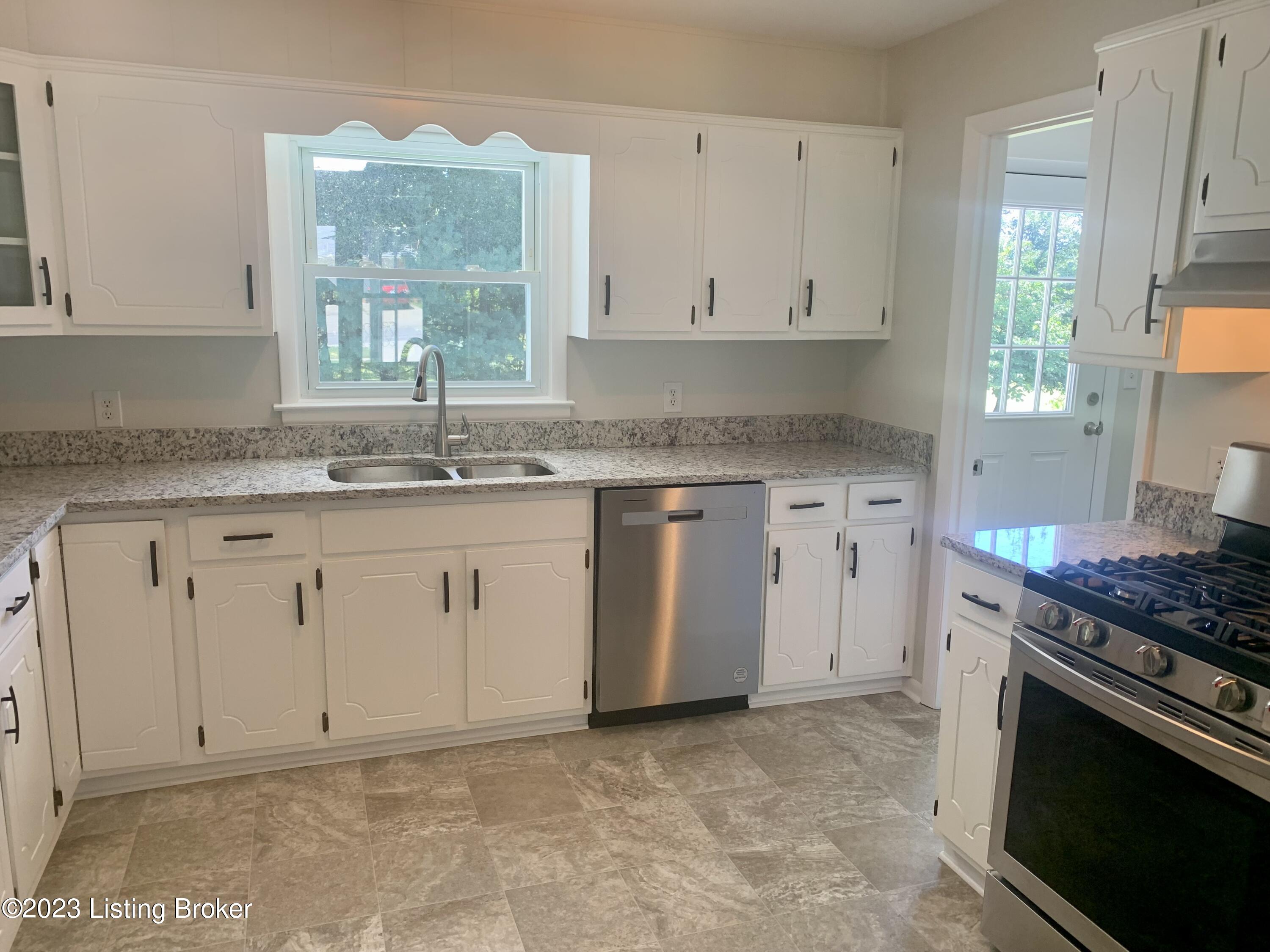 129 Edgewood Road Radcliff, KY 40160 - Photo 14 of 26 IMG-7829