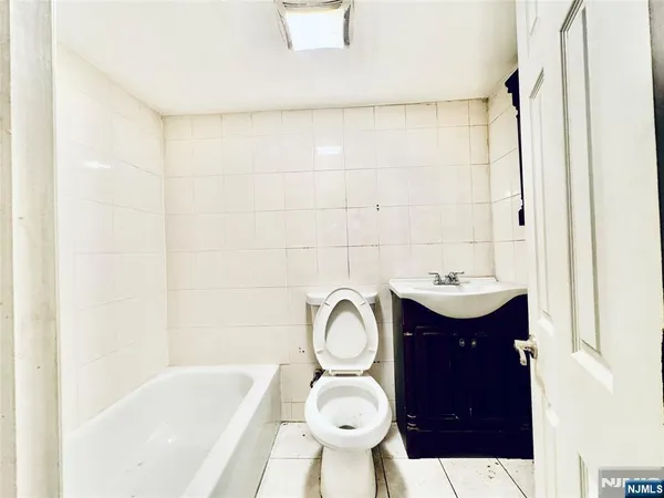 $399,999 | 48.5 Wakeman Avenue, Newark, NJ 07104