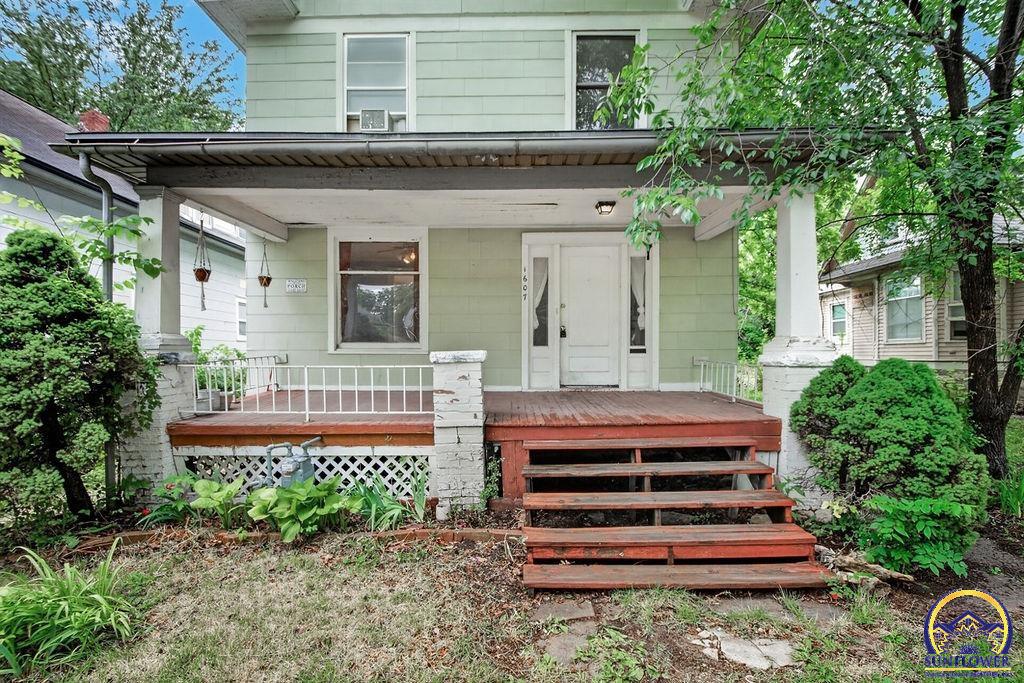 1607 Southwest Buchanan Street Topeka, KS 66604 - Photo 3 of 34