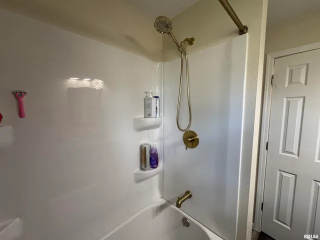 $154,500 | 801 West 5th Street, Flora, IL 62839