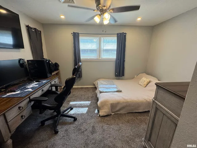 $154,500 | 801 West 5th Street, Flora, IL 62839