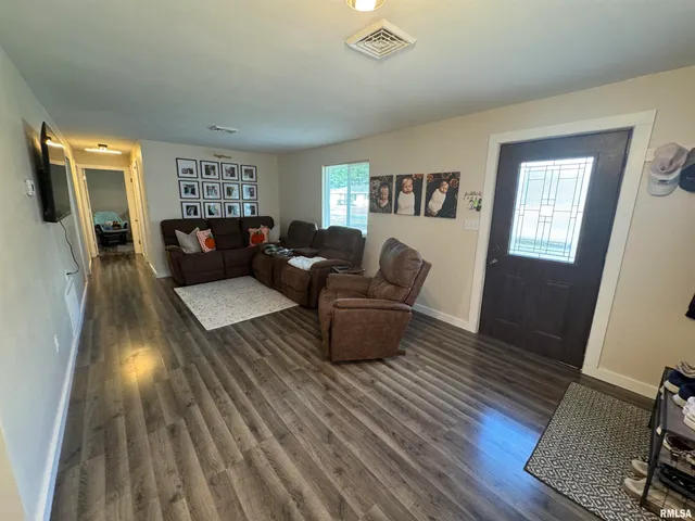 $154,500 | 801 West 5th Street, Flora, IL 62839