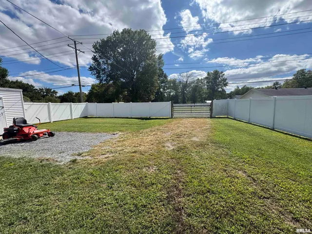 $154,500 | 801 West 5th Street, Flora, IL 62839