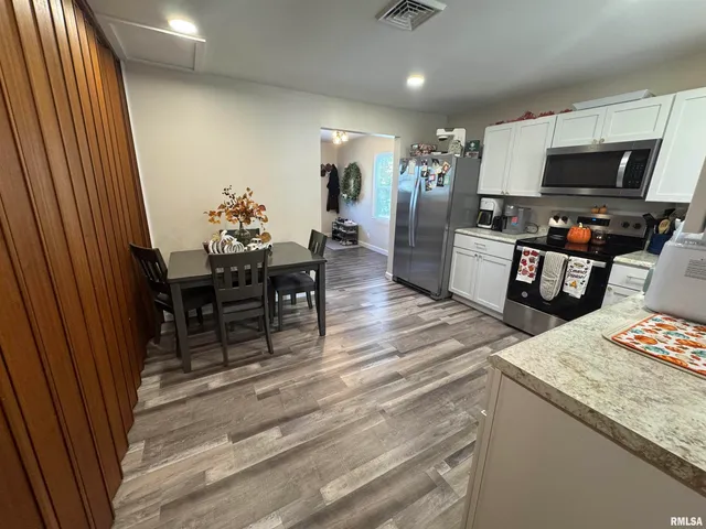 $154,500 | 801 West 5th Street, Flora, IL 62839