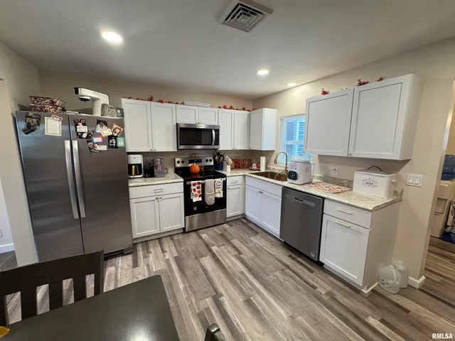 $154,500 | 801 West 5th Street, Flora, IL 62839