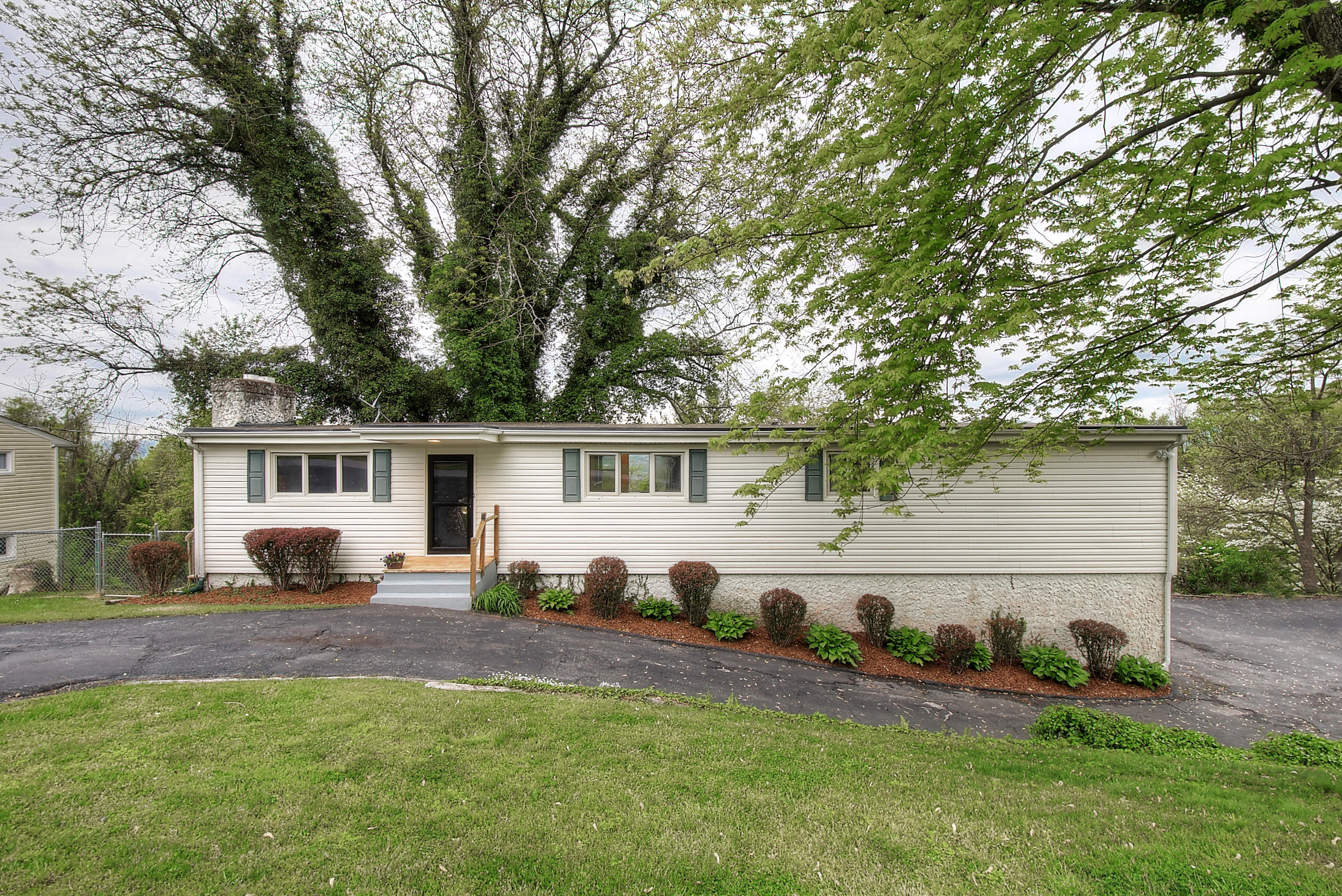 4584 Old Stage Road Kingsport, TN 37664 - Photo 1 of 44 DSC_0001_2_3