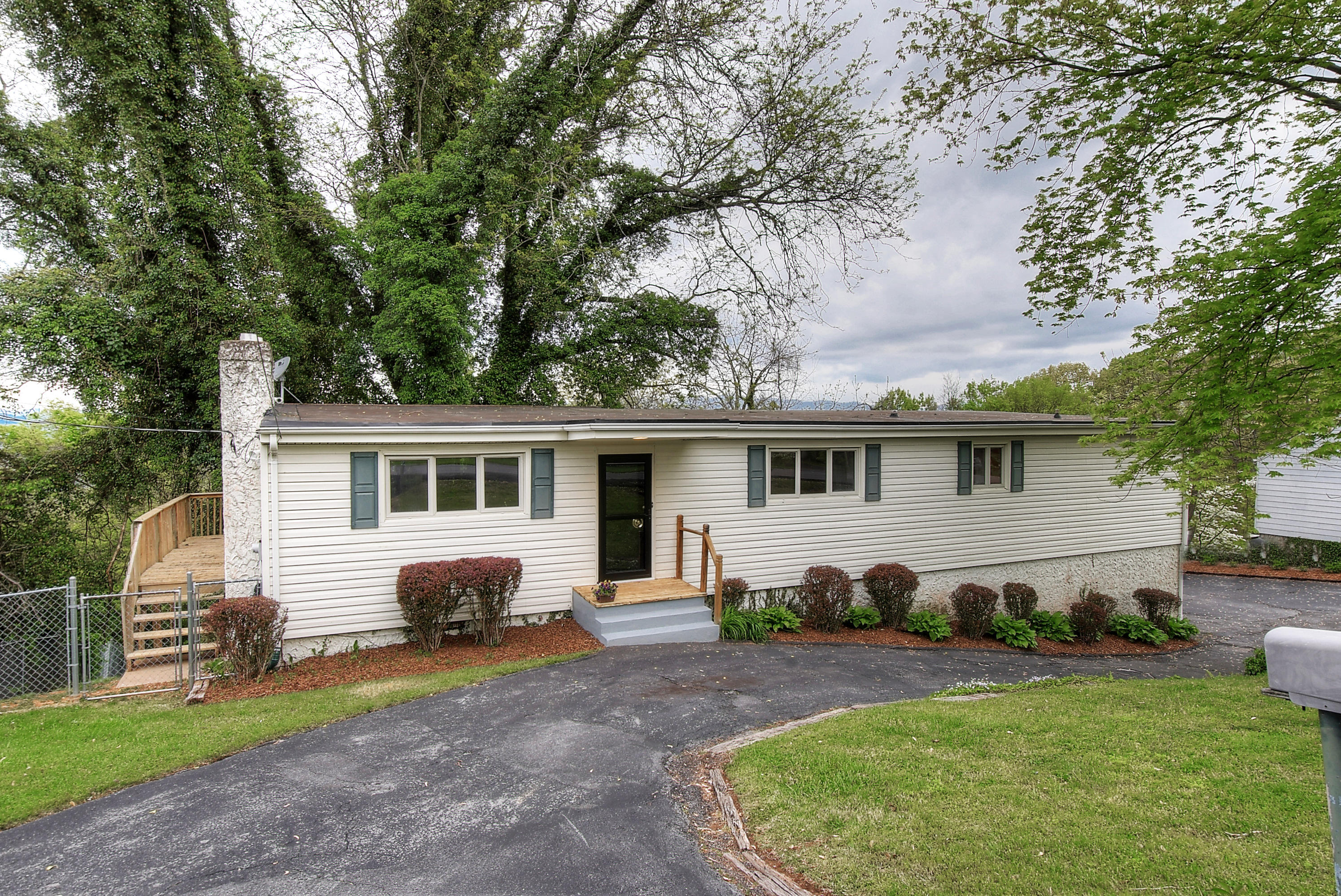 4584 Old Stage Road Kingsport, TN 37664 - Photo 2 of 44 DSC_0007_8_9