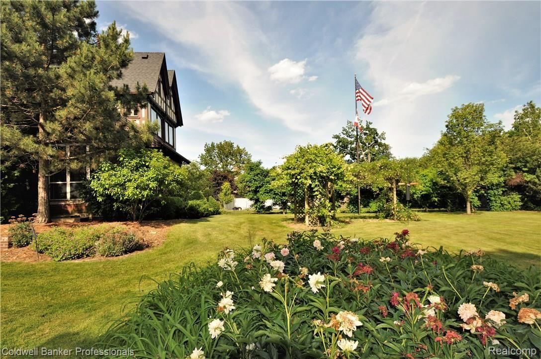 1007 Bishop Road Grosse Pointe, MI 48230 - Photo 59 of 59 DSC_1675.JPG