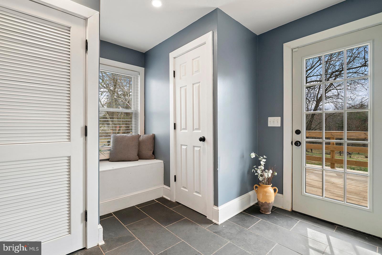 8722 Meetze Road Warrenton, VA 20187 - Photo 10 of 38 Gallery Image 10