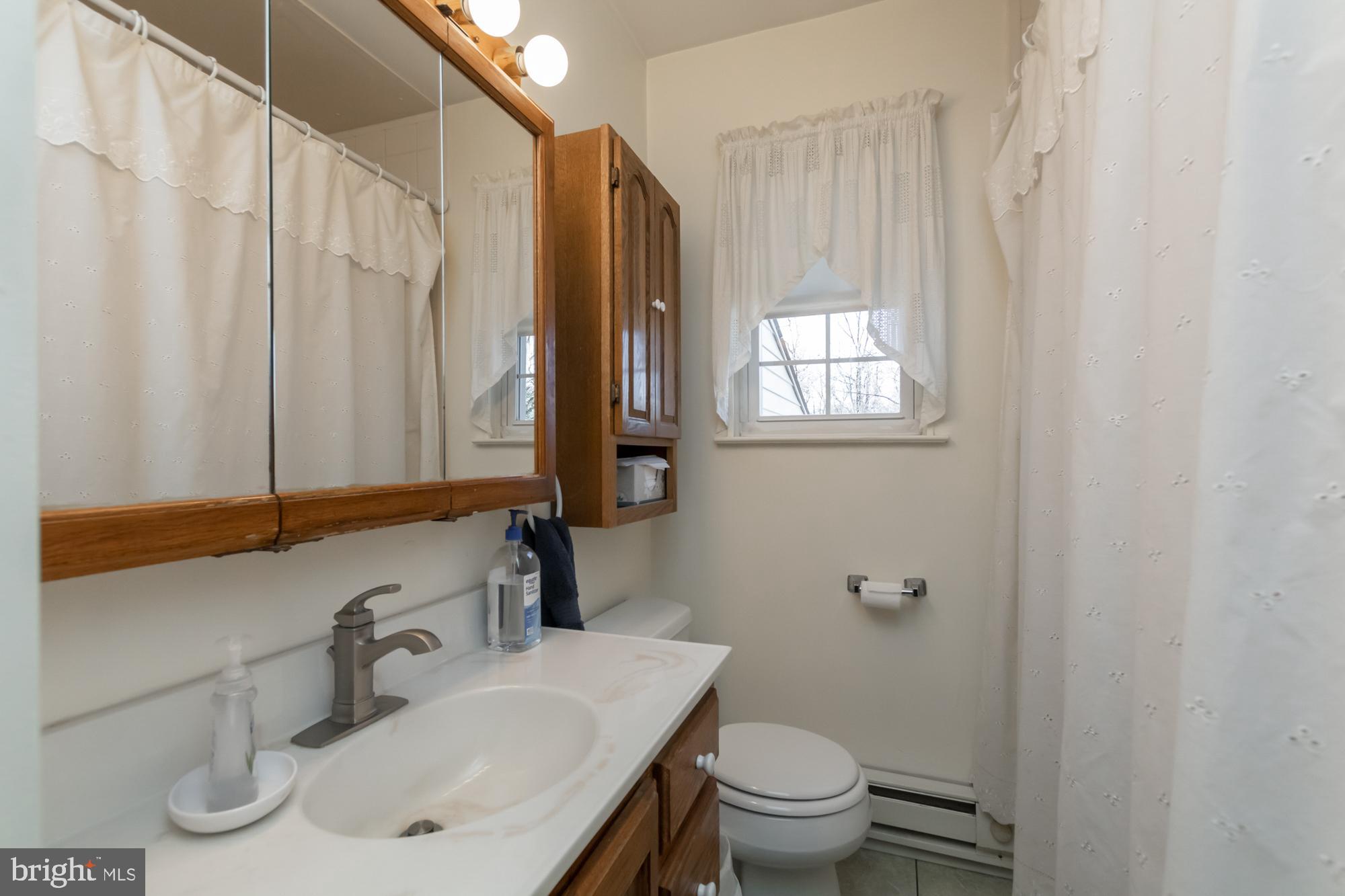 1492 Thies Drive Pasadena, MD 21122 - Photo 25 of 37 Full bath in hall