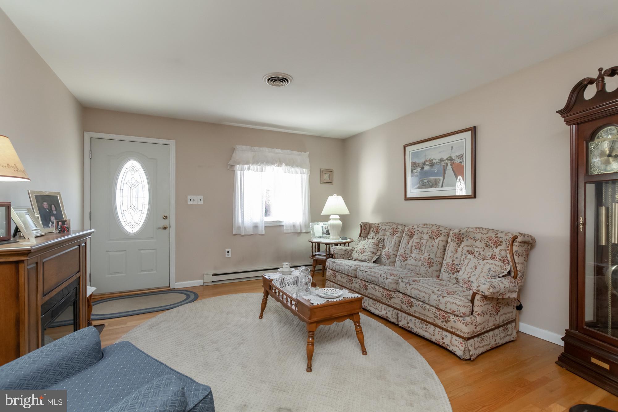 1492 Thies Drive Pasadena, MD 21122 - Photo 4 of 37