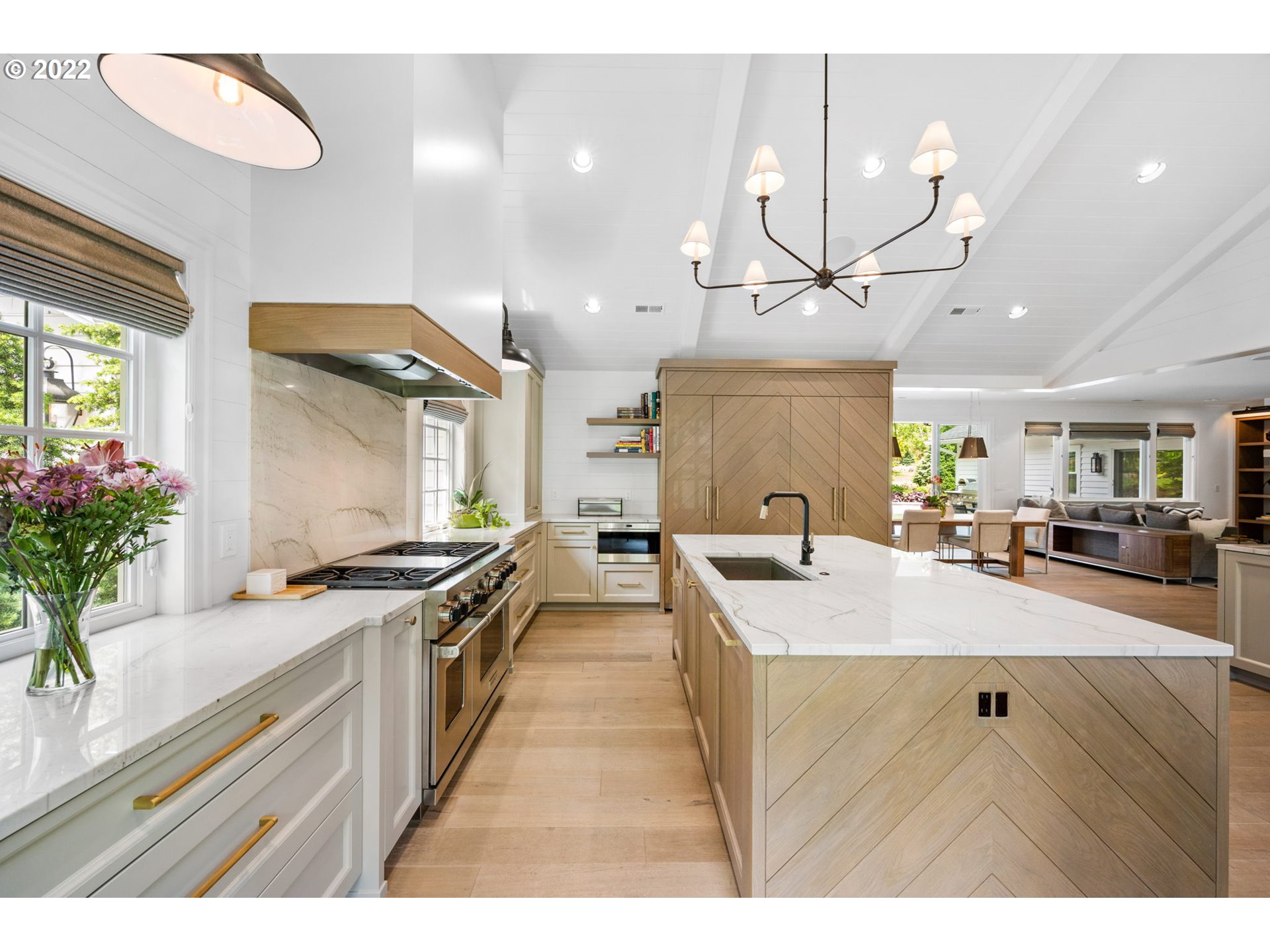 29195 Northeast Benjamin Road Newberg, OR 97132 - Photo 11 of 32 a kitchen with stainless steel appliances granite countertop a sink a stove and a wooden floors