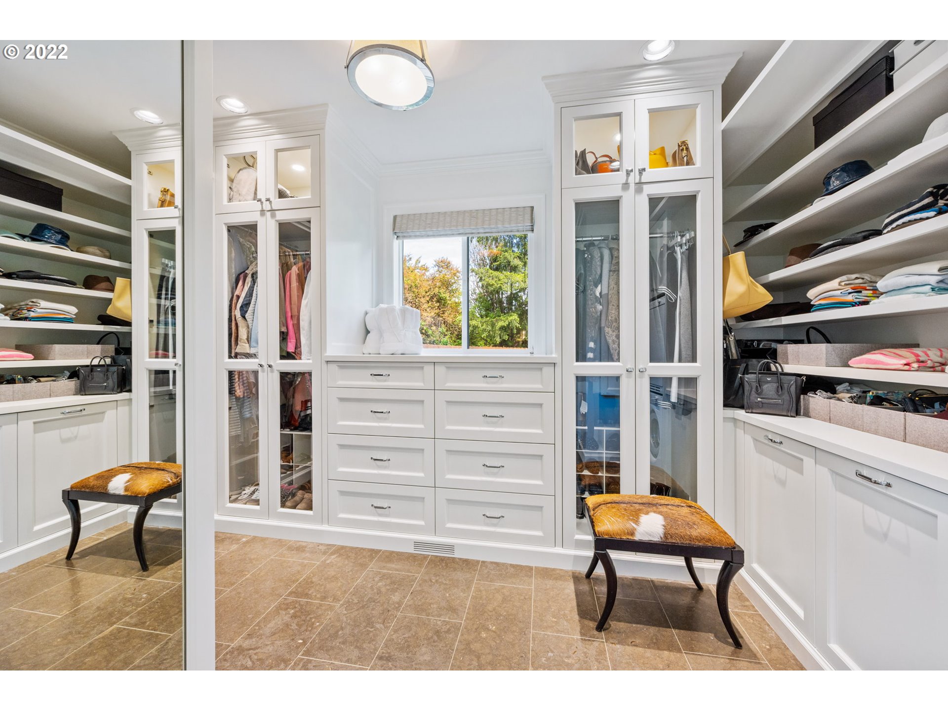 29195 Northeast Benjamin Road Newberg, OR 97132 - Photo 16 of 32 a living room with furniture a rug and a window