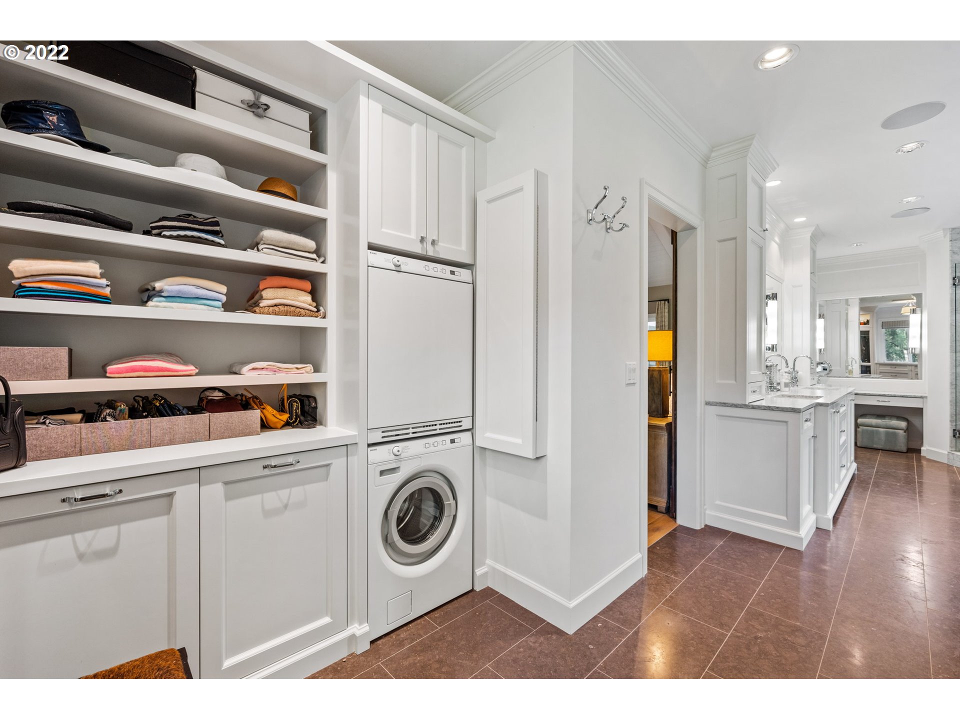 29195 Northeast Benjamin Road Newberg, OR 97132 - Photo 17 of 32 a kitchen with cabinets and appliances