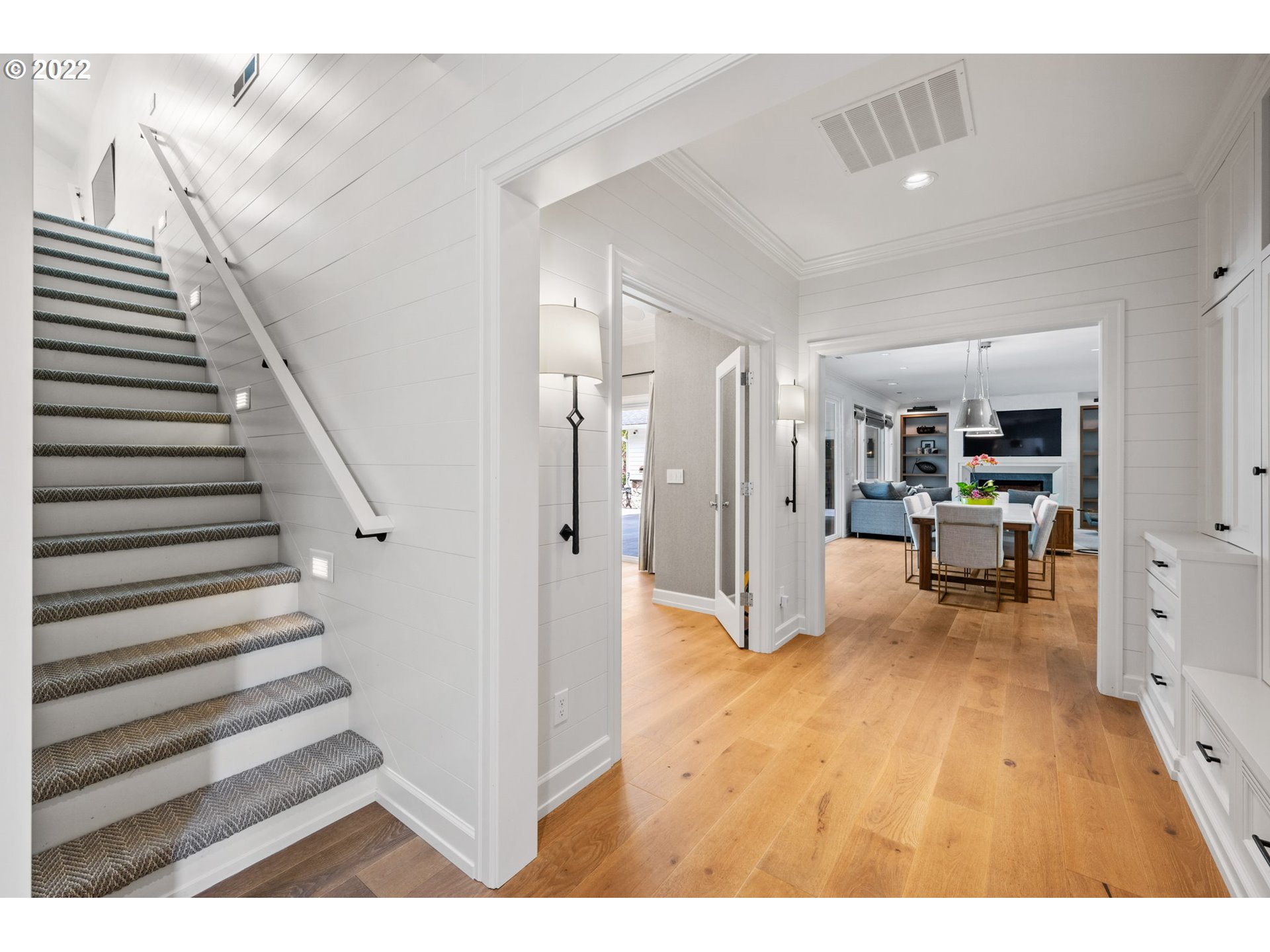29195 Northeast Benjamin Road Newberg, OR 97132 - Photo 22 of 32 a view of a living room and entryway