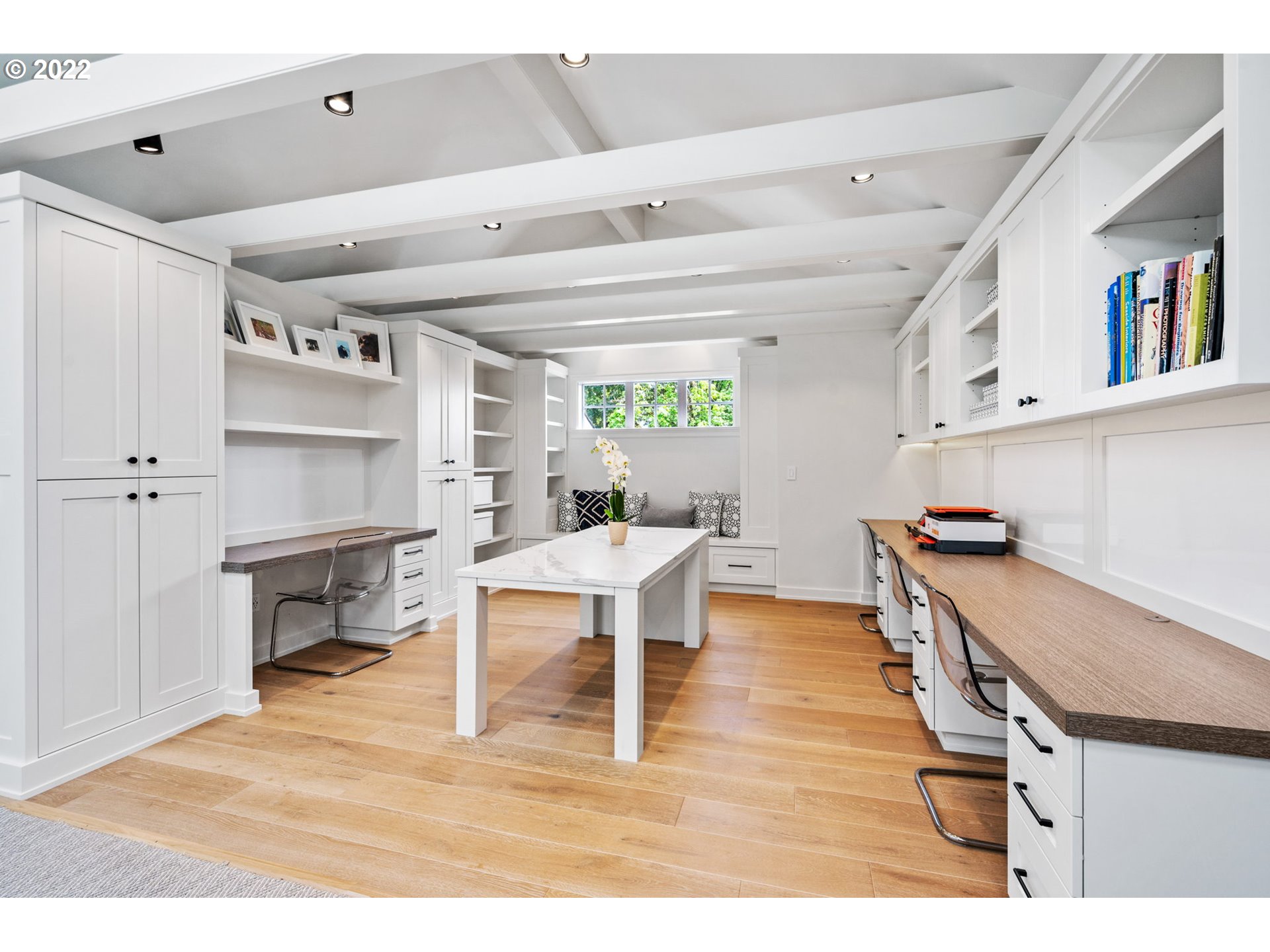 29195 Northeast Benjamin Road Newberg, OR 97132 - Photo 24 of 32 a room with furniture and a wooden floor