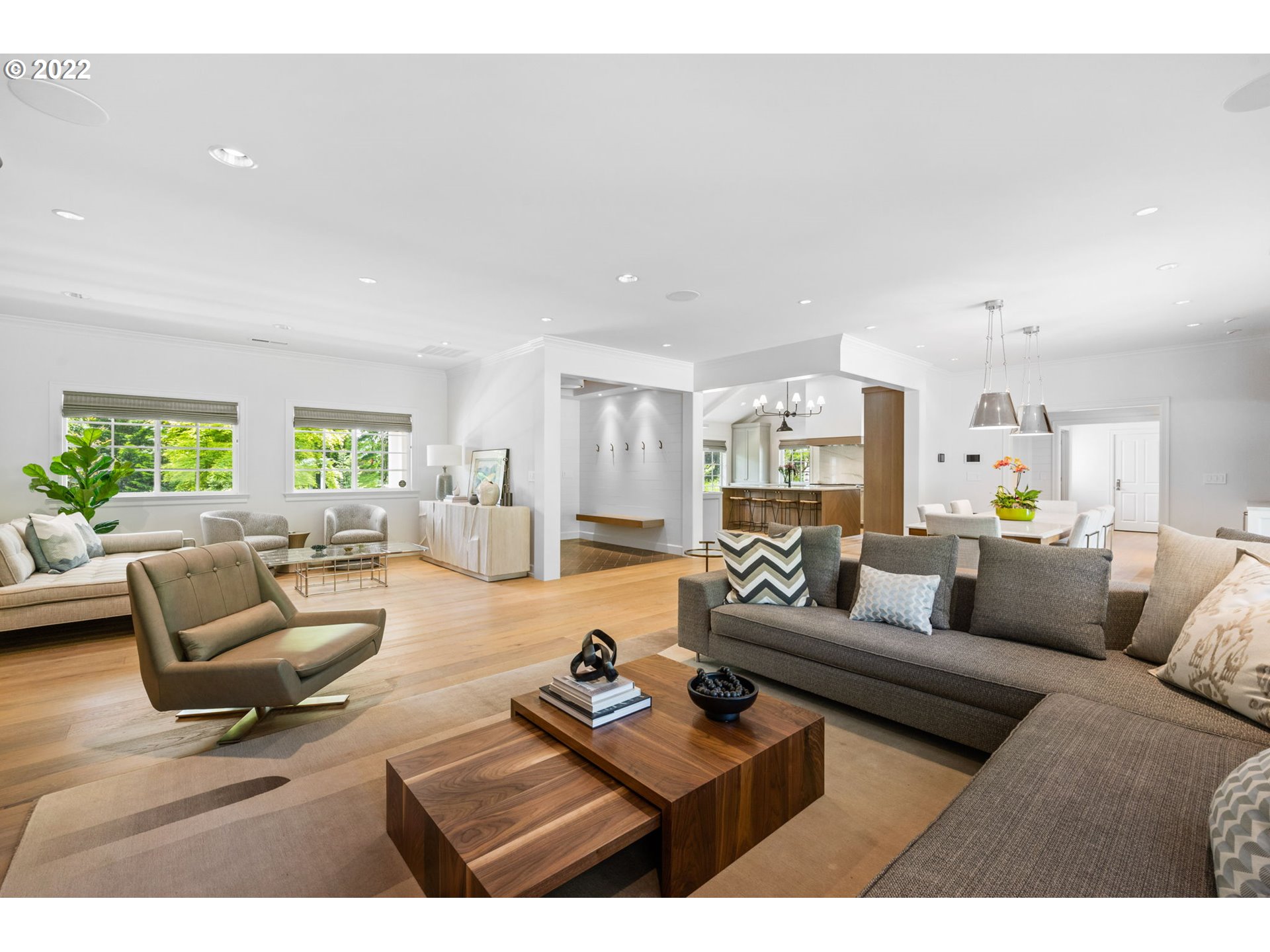 29195 Northeast Benjamin Road Newberg, OR 97132 - Photo 7 of 32 a living room with furniture and a wooden floor