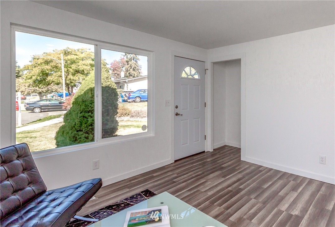 14119 Southeast 195th Place Renton, WA 98058 - Photo 2 of 21 Gallery Image 2