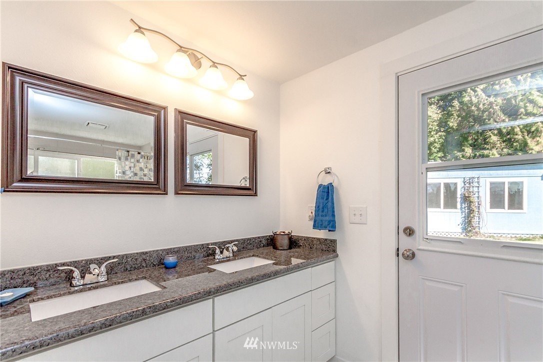 14119 Southeast 195th Place Renton, WA 98058 - Photo 14 of 21 Gallery Image 14
