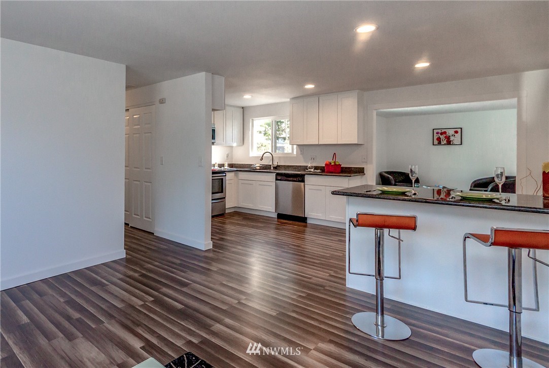 14119 Southeast 195th Place Renton, WA 98058 - Photo 4 of 21 Gallery Image 4