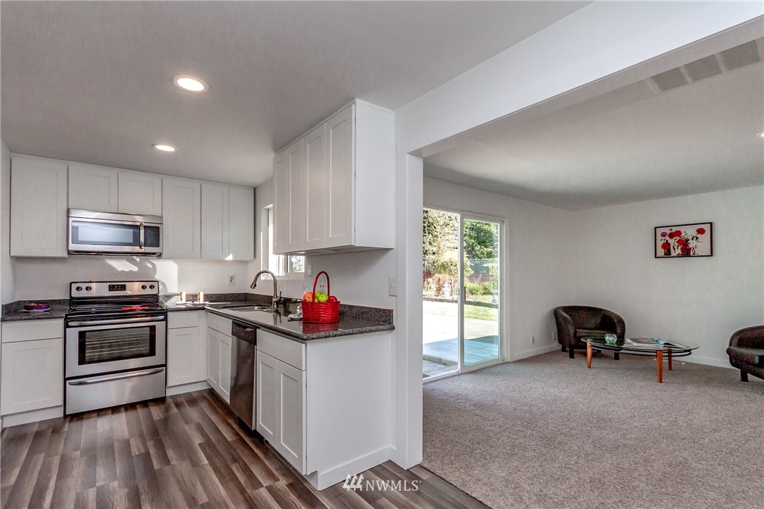 14119 Southeast 195th Place Renton, WA 98058 - Photo 5 of 21 Gallery Image 5
