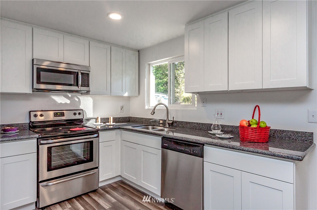 14119 Southeast 195th Place Renton, WA 98058 - Photo 7 of 21 Gallery Image 7