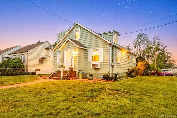 a view of a house with a yard