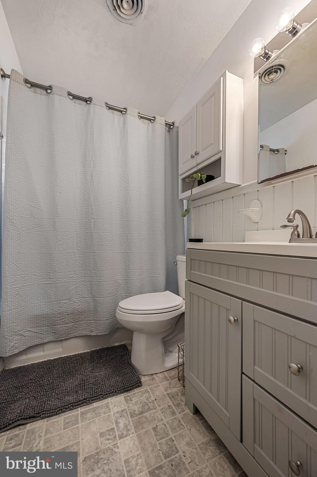 87 Wayne Drive Dover, DE 19901 - Photo 16 of 20 a bathroom with a toilet sink and shower