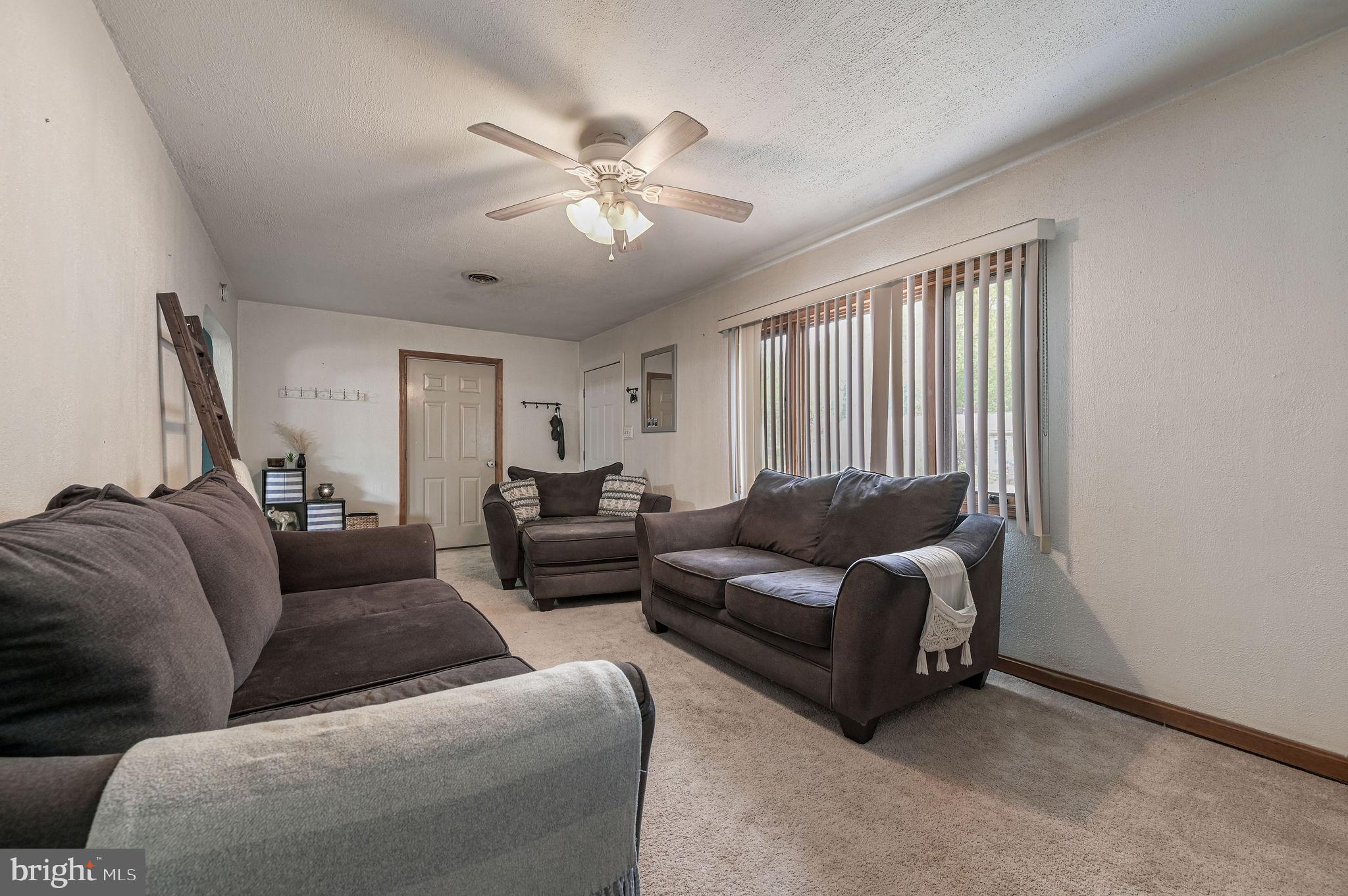 87 Wayne Drive Dover, DE 19901 - Photo 10 of 20 a living room with furniture and a chandelier