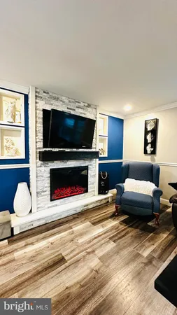 a bedroom with bed and a ceiling fan