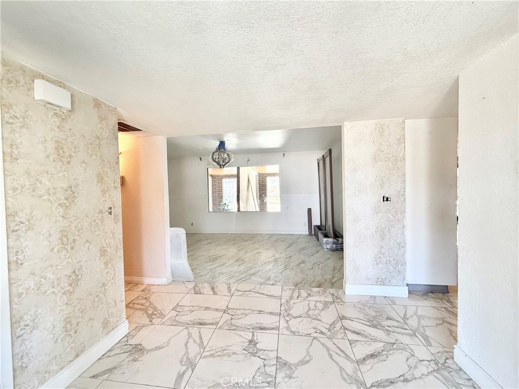 135 South Broadway Street Ridgecrest, CA 93555 - Photo 4 of 46