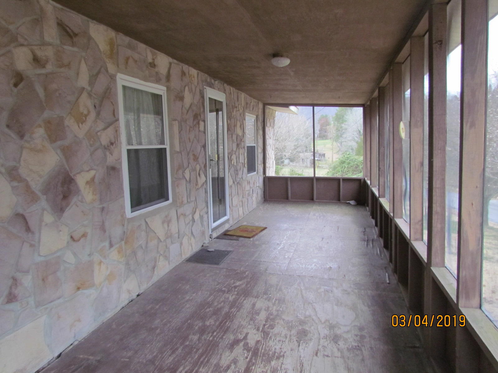 323 Roddy Road Spring City, TN 37381 - Photo 6 of 33 frontporch2