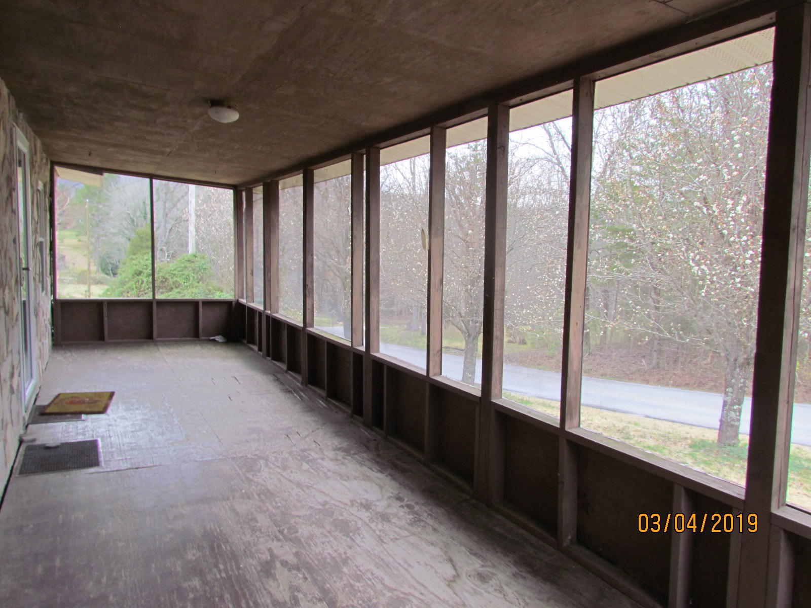323 Roddy Road Spring City, TN 37381 - Photo 7 of 33 frontporch3