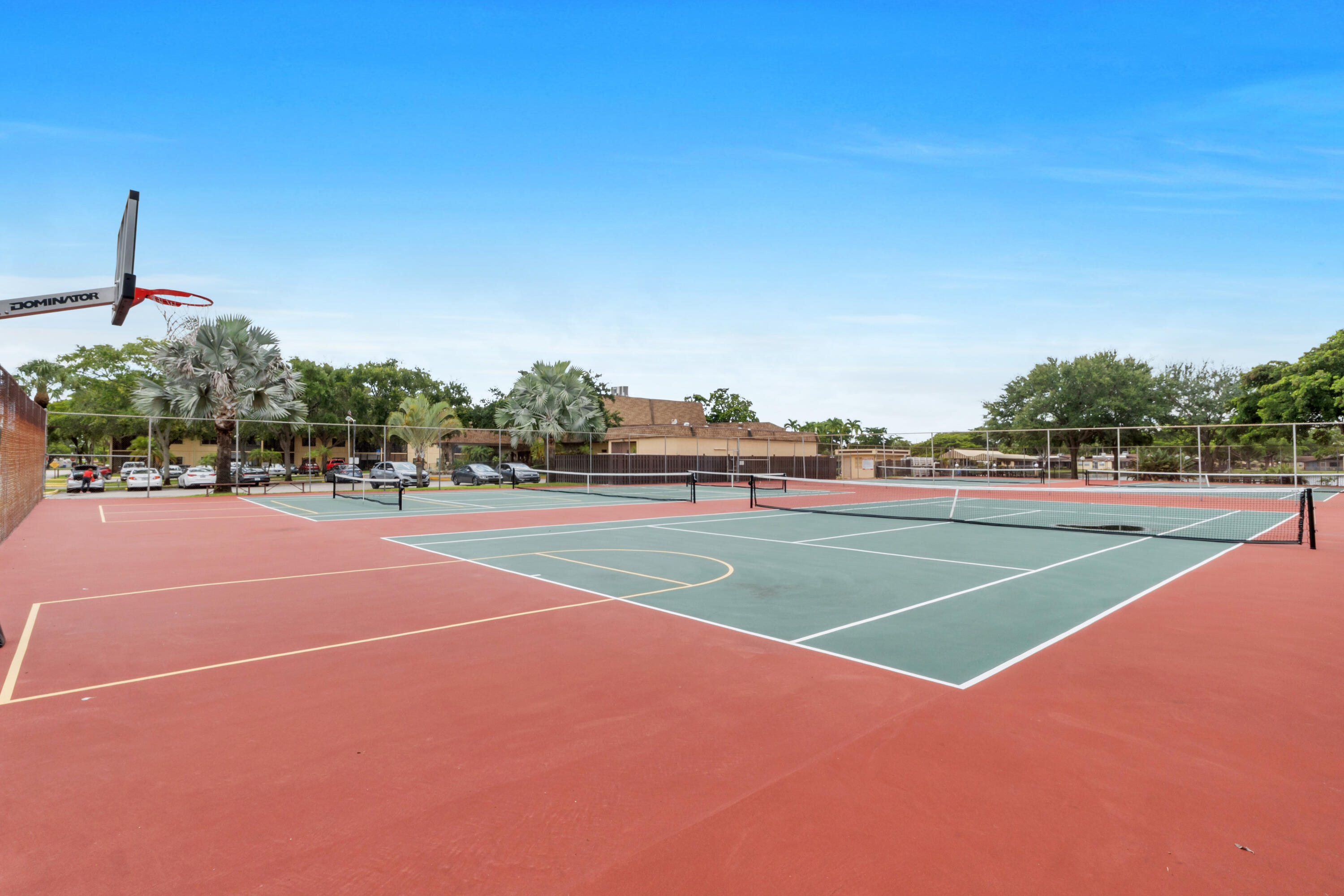 301 Cambridge Road, Unit 202 Hollywood, FL 33024 - Photo 30 of 38 Pickleball, Tennis and Basketball Courts