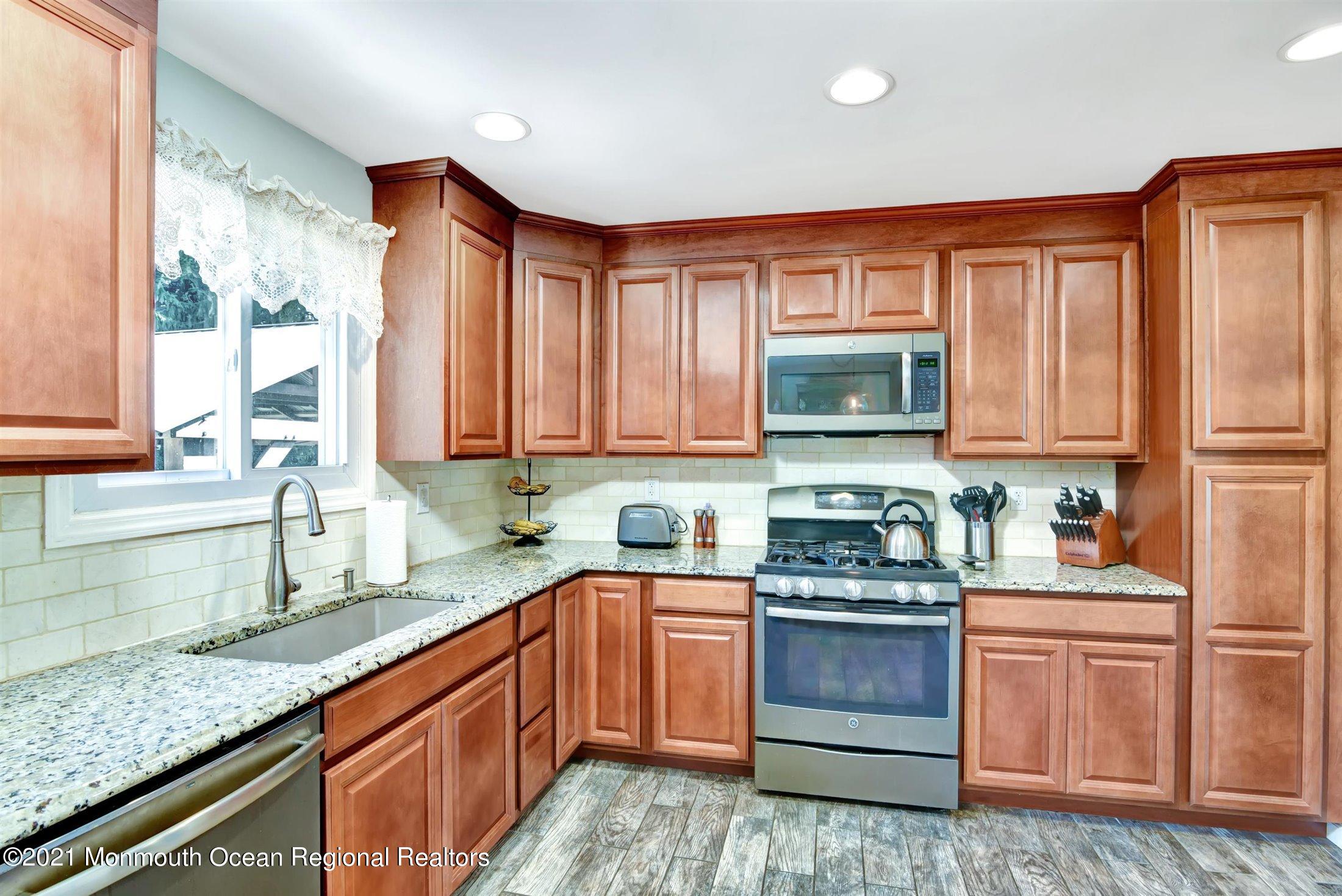 71 Brown Road Morganville, NJ 07751 - Photo 14 of 28 14-Kitchen