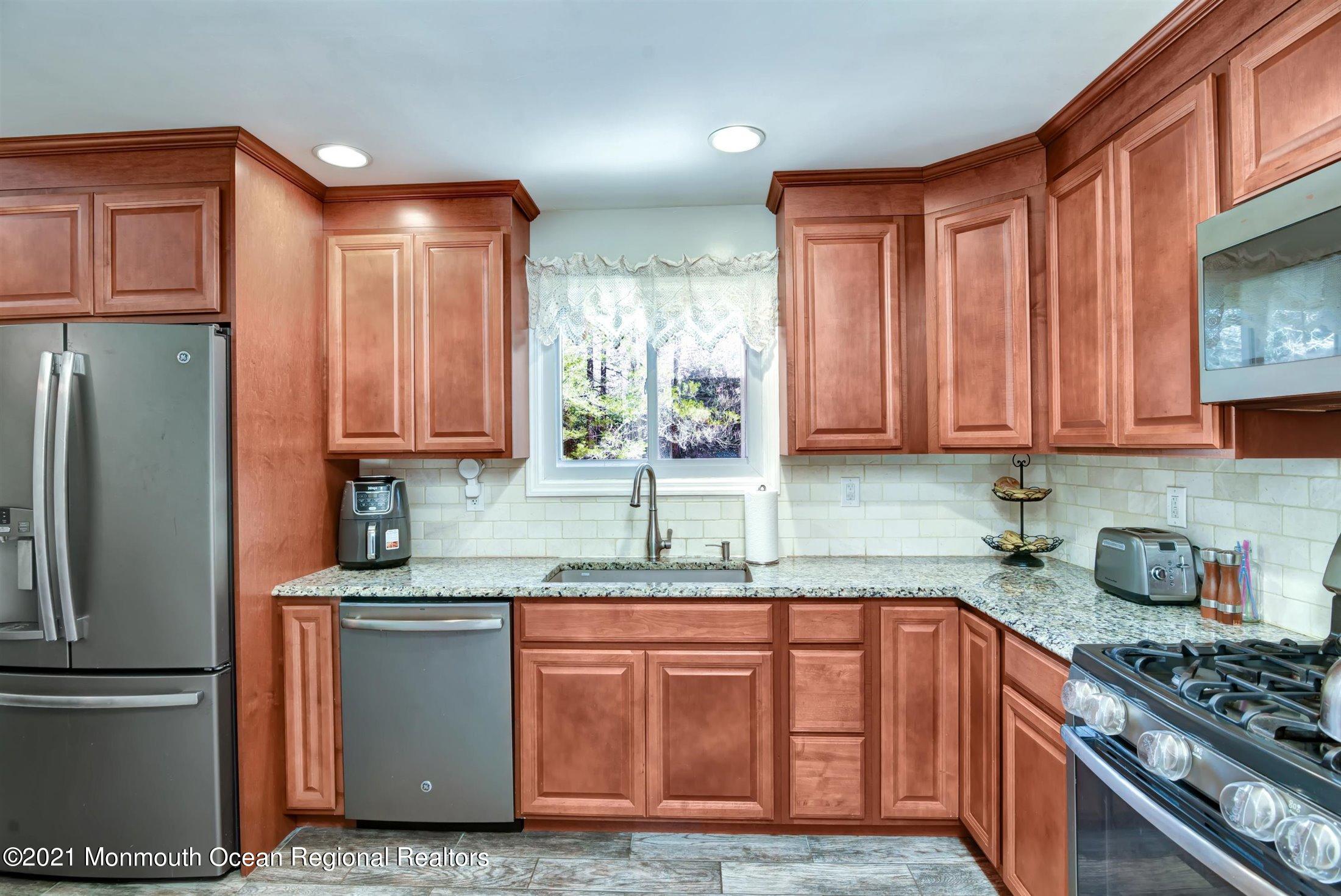 71 Brown Road Morganville, NJ 07751 - Photo 16 of 28 16-Kitchen
