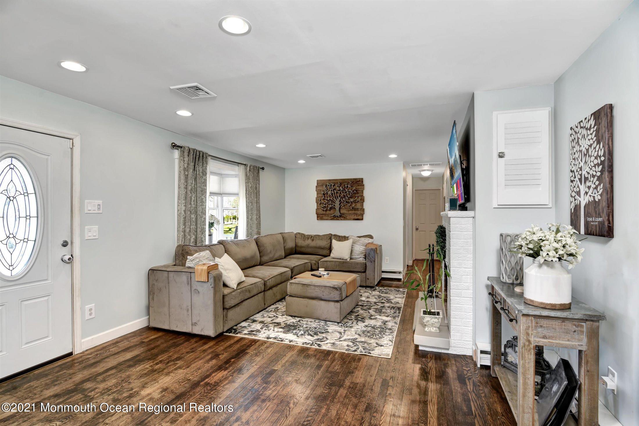 71 Brown Road Morganville, NJ 07751 - Photo 5 of 28 05-Living Room