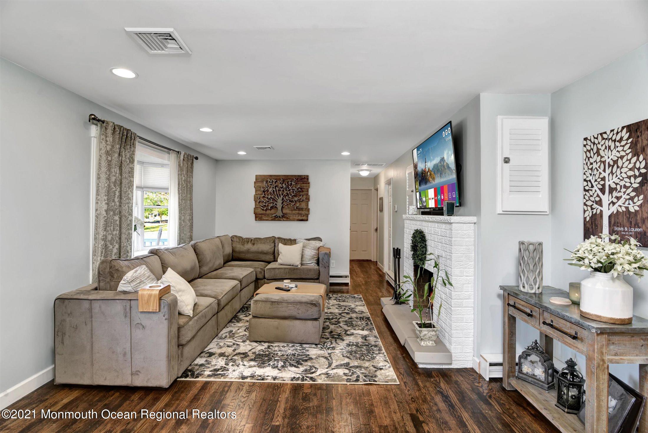 71 Brown Road Morganville, NJ 07751 - Photo 6 of 28 06-Living Room