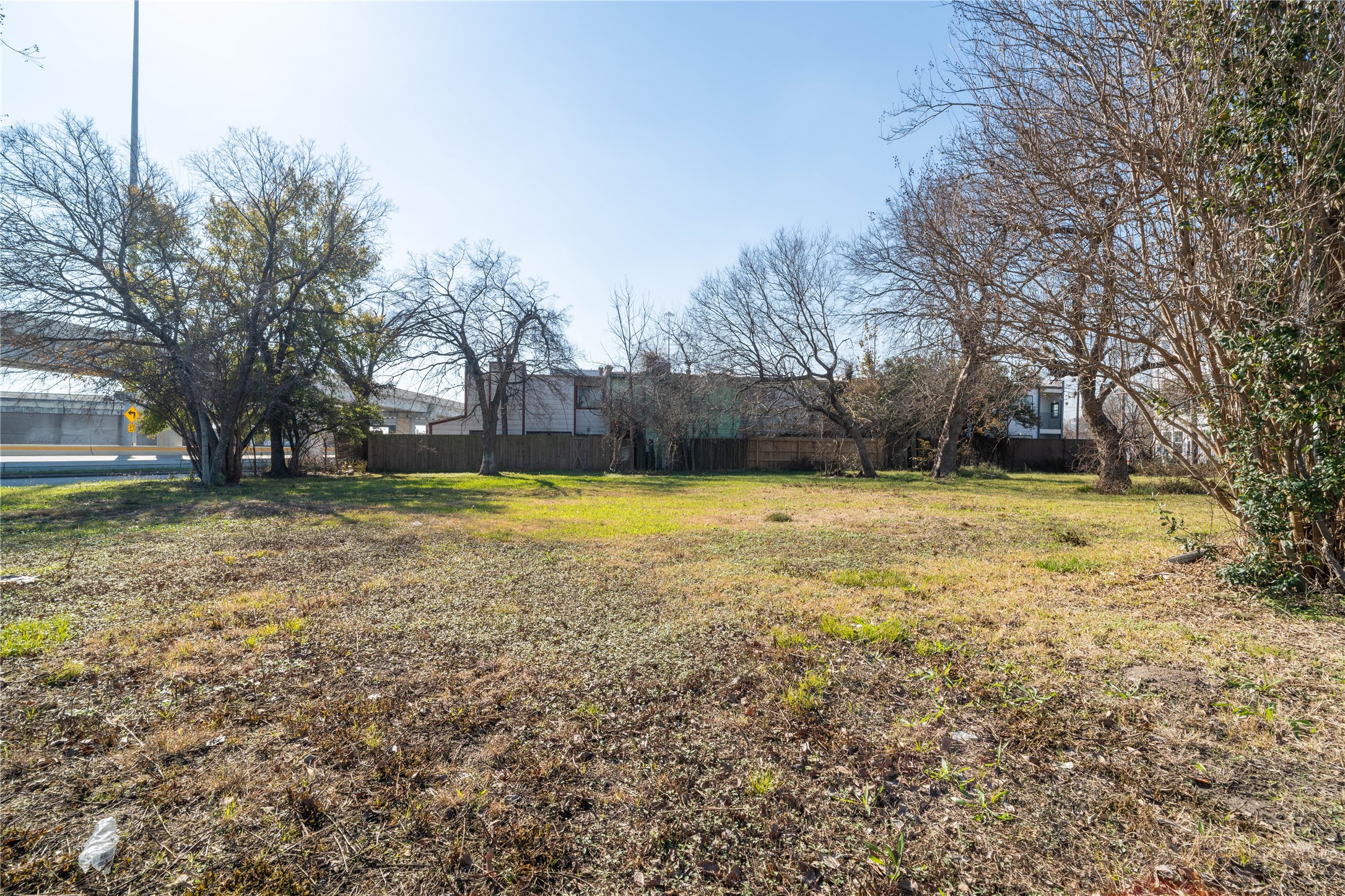2812 Conti Street Houston, TX 77020 - Photo 4 of 6 a view of a yard with a house