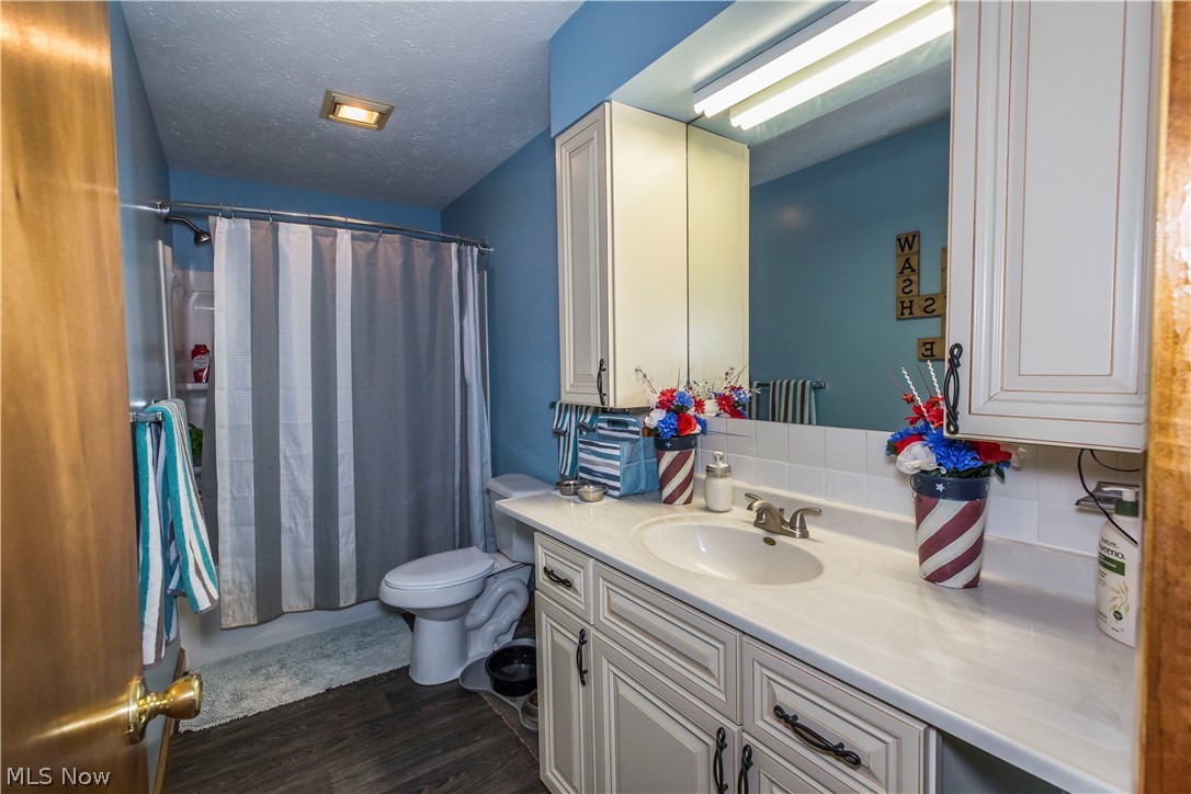 3255 Hommon Road Ravenna, OH 44266 - Photo 13 of 27 Owner bathroom.