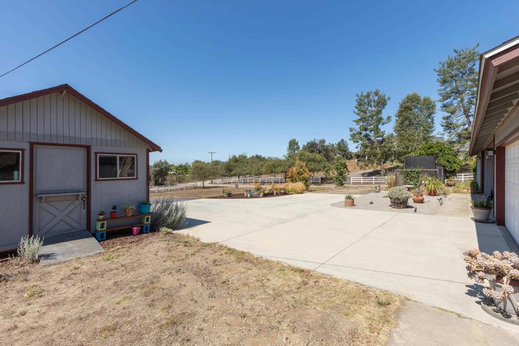 13734 West Oak Glen Road Valley Center, CA 92082 - Photo 33 of 41