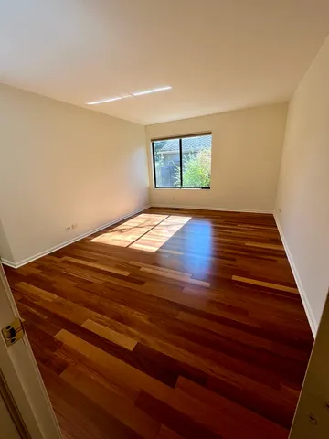 $299,000 | 315 Bluff Court, Unit C, Lake Barrington, IL 60010