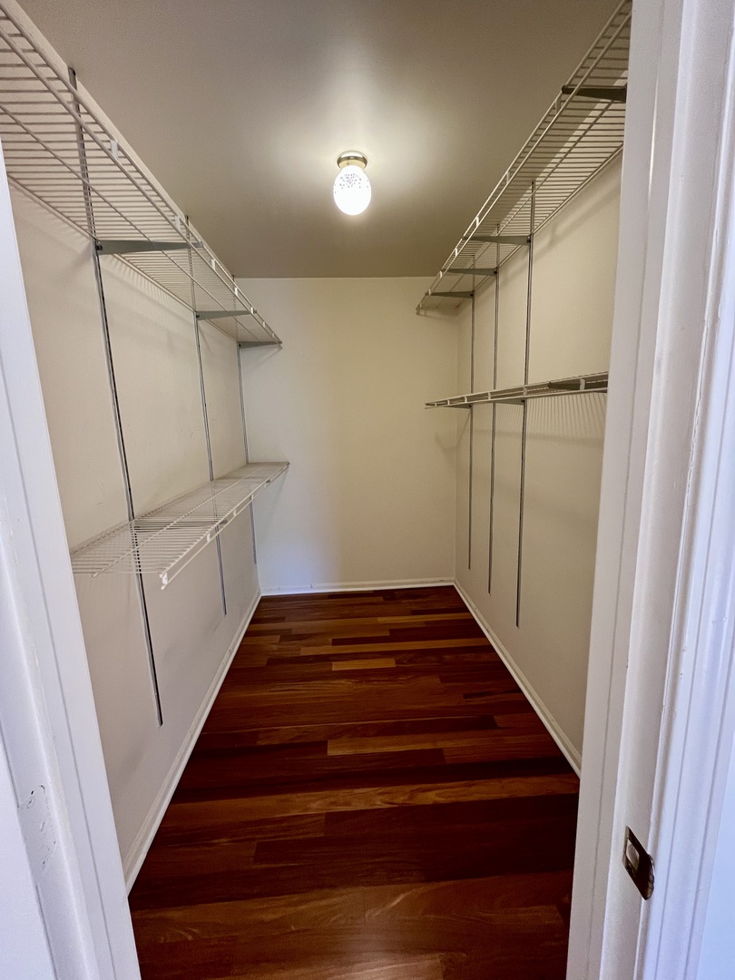 315 Bluff Court, Unit C Lake Barrington, IL 60010 - Photo 15 of 43 a view of entryway