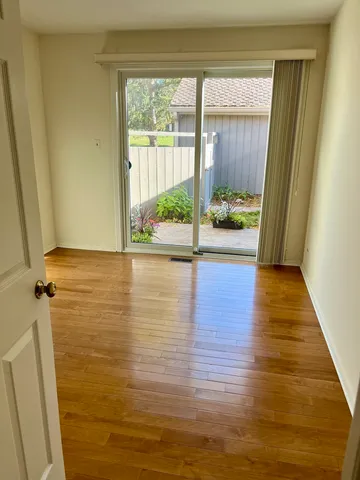 $299,000 | 315 Bluff Court, Unit C, Lake Barrington, IL 60010