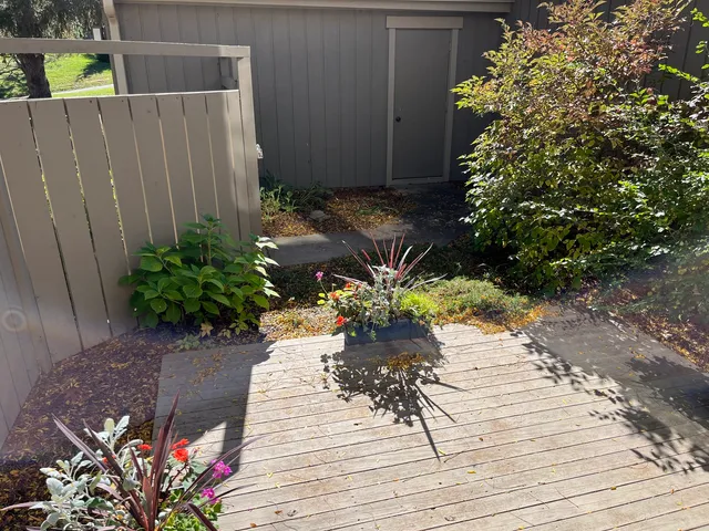 $299,000 | 315 Bluff Court, Unit C, Lake Barrington, IL 60010