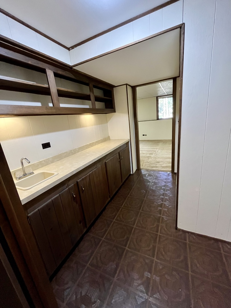 315 Bluff Court, Unit C Lake Barrington, IL 60010 - Photo 20 of 43 a bathroom with a shower and a mirror