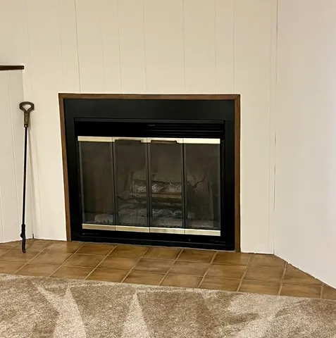 $299,000 | 315 Bluff Court, Unit C, Lake Barrington, IL 60010